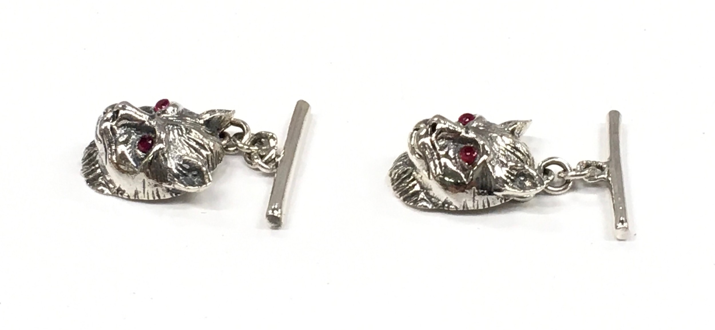 A pair of silver cat head cuff links with bar links. - Image 2 of 4