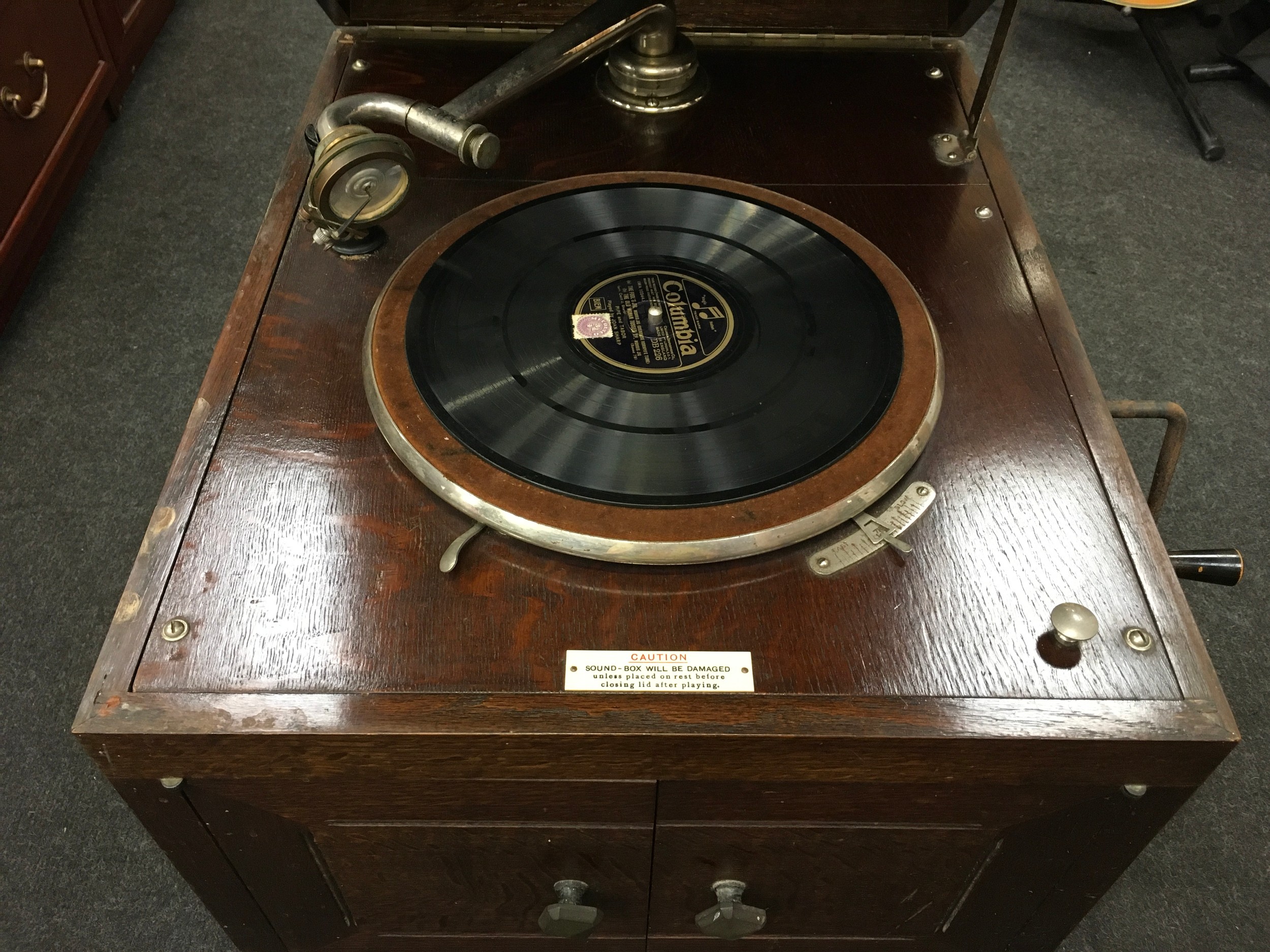 Vintage oak cased gramophone circa 1920's 44x55x45cm. - Image 2 of 5