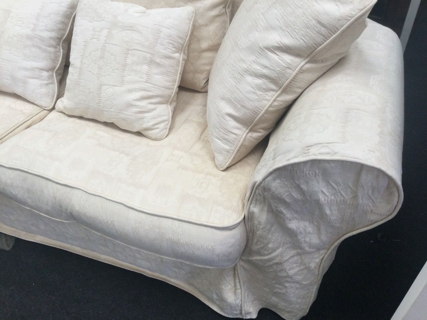 A large three seater settee with hexagonal back upholstered in beige fabric 230x120x70cm. - Image 3 of 3