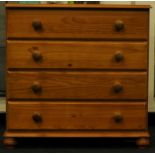 Modern pine bedroom chest of four drawers 44x82x80cm.