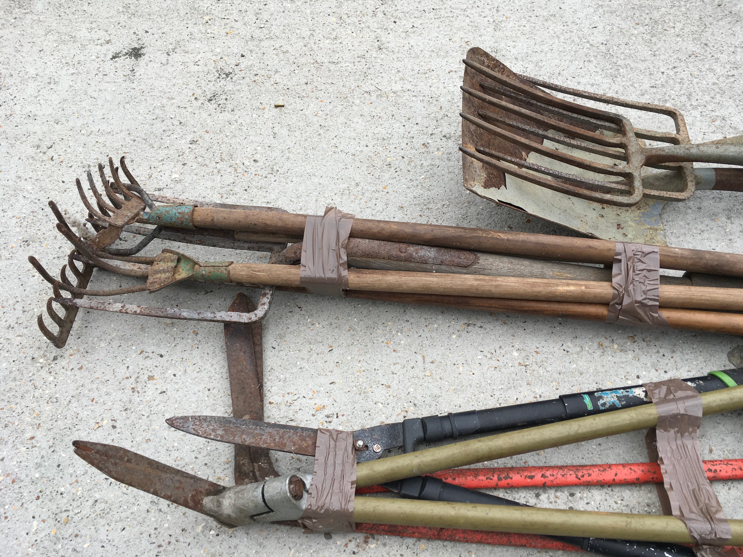 10 various garden tools of varied condition. - Image 2 of 2