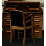 Antique oak roll top pedestal desk made by ?Indianapolis Cabinet Co.? complete with key 121x76x115cm