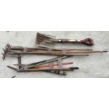 10 various garden tools of varied condition.