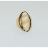 A 9ct Agate ring, Size P.