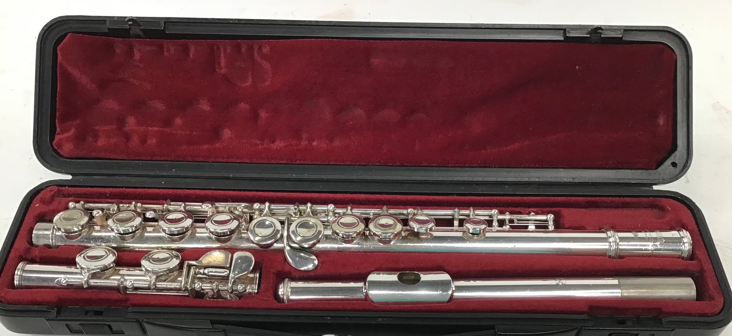 Yamaha silver cased flute