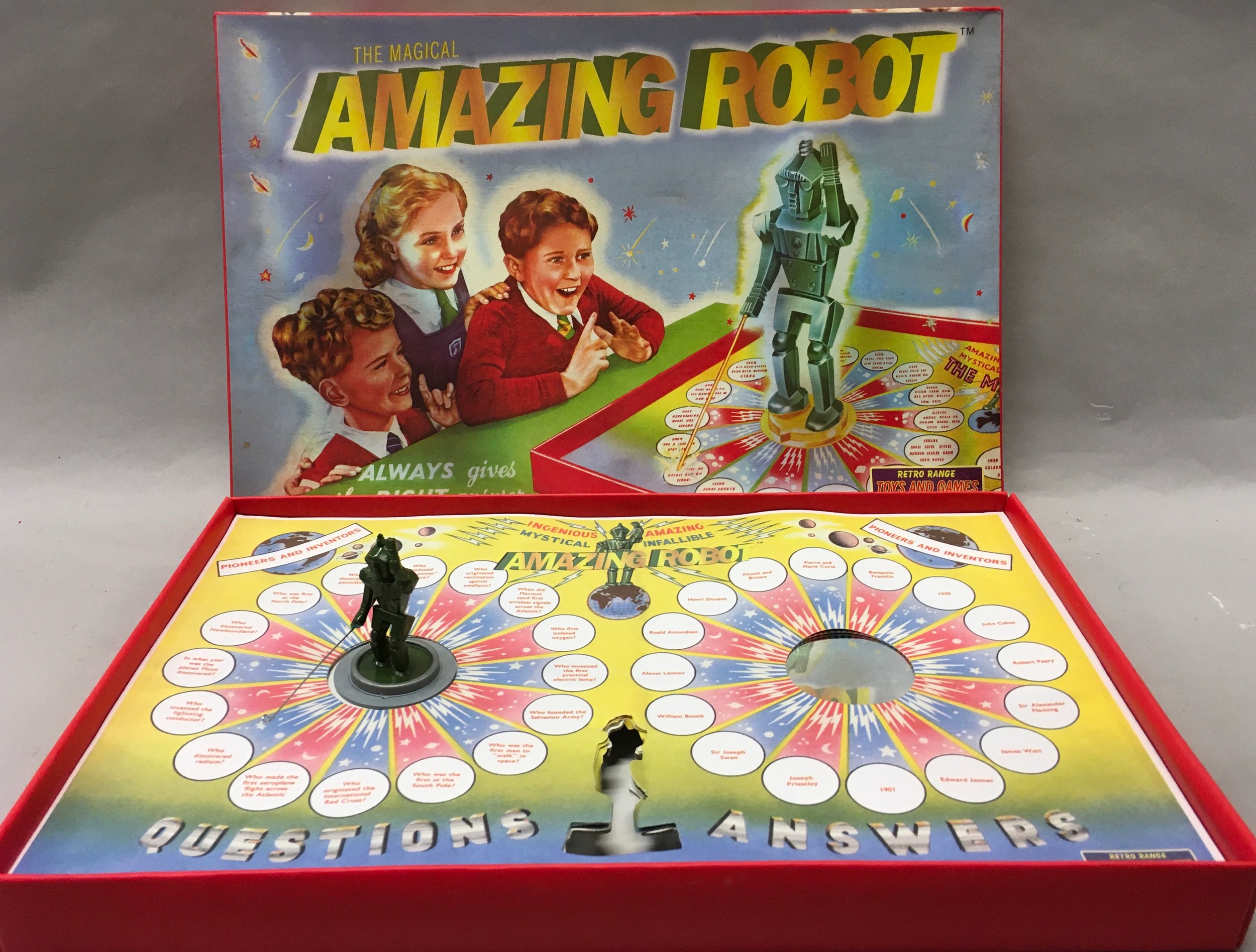 Collection of vintage jigsaw puzzles complete with boxed amazing robot game. - Bild 4 aus 4