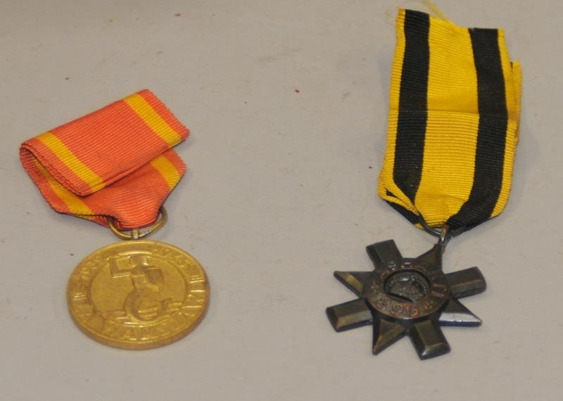 Polish WWII medal and an 1896 Ashanti Star in a carved wooden box - Image 2 of 2