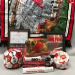 Interesting selection of Manchester United collectibles to include annuals, facsimile signed