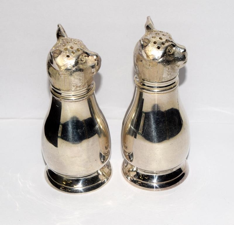 A pair of large silver plated cat condiments. - Bild 2 aus 3