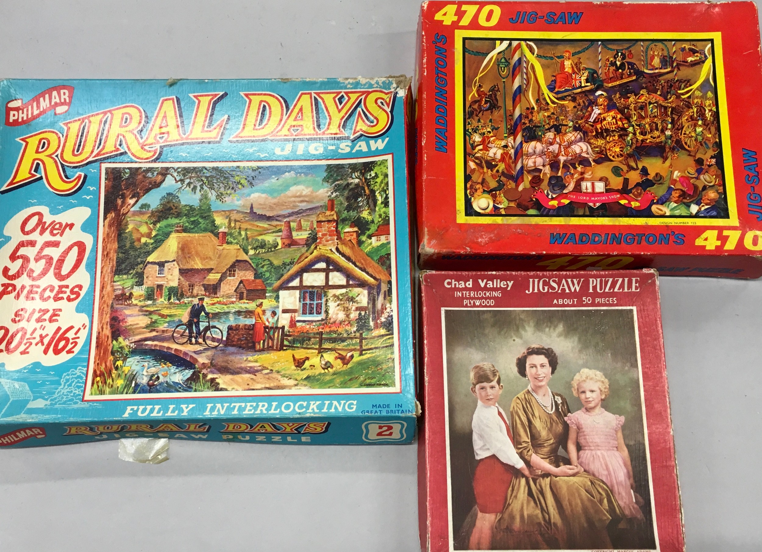 Collection of vintage jigsaw puzzles complete with boxed amazing robot game. - Bild 2 aus 4