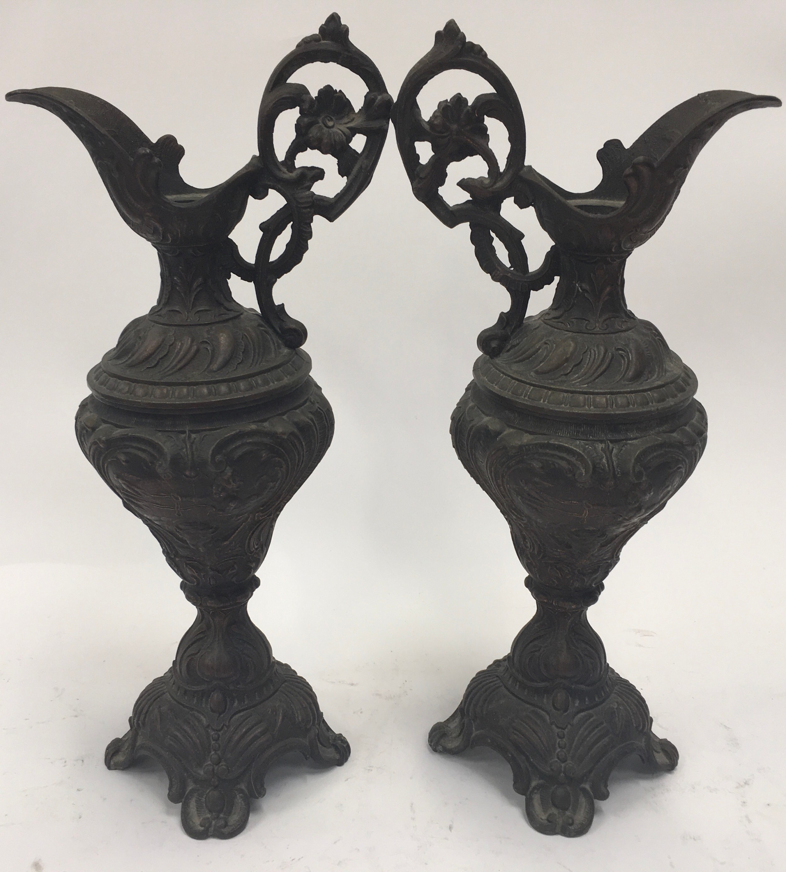 2 x spelter carafe amounted figure "La Nuit" and a metal clock tomb garniture - Bild 2 aus 7