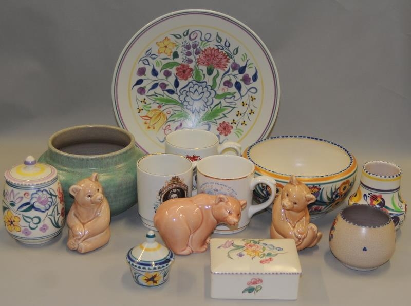 Poole Pottery quantity to include traditional pieces & three bears (14)