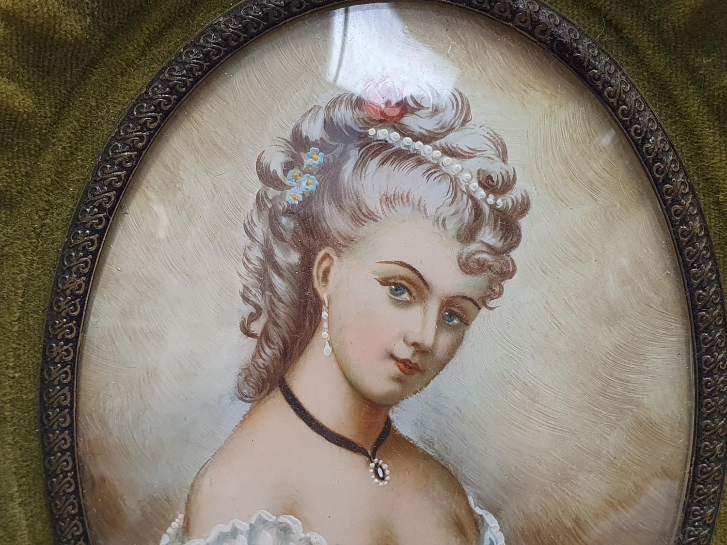 Elegant miniature portrait of a lady in a curved glass velvet frame (possibly on bone or ivory). - Image 2 of 6