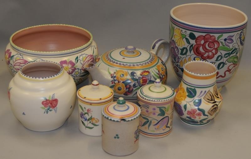 Poole Pottery quantity of Traditional to include teapot, planter, bowl, vases & lidded pots (8)