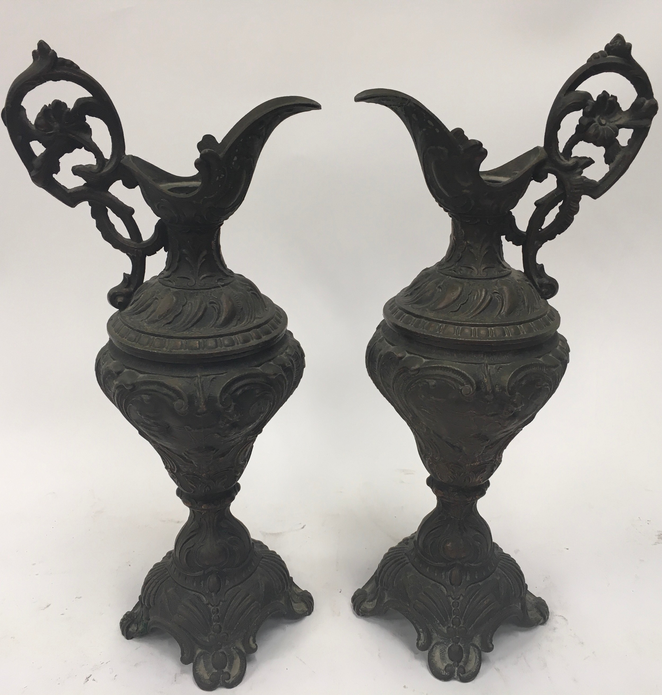 2 x spelter carafe amounted figure "La Nuit" and a metal clock tomb garniture - Bild 5 aus 7