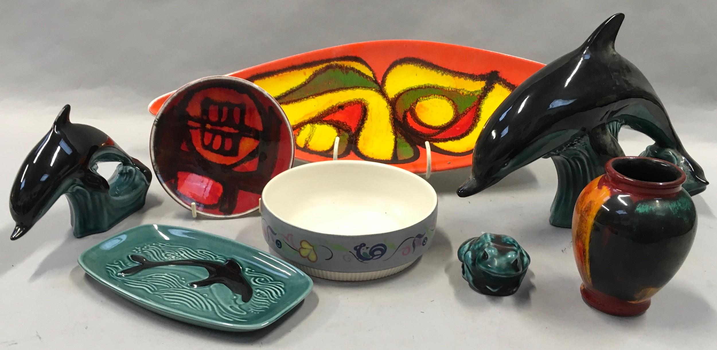 Poole Pottery to include dolphins, frog, Delphis spear dish etc (8).