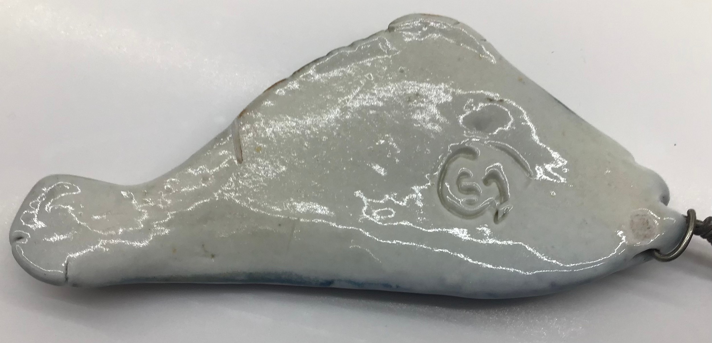 Poole Pottery interest Guy Sydenham pendant depicting a fish marked to reverse. - Image 3 of 3