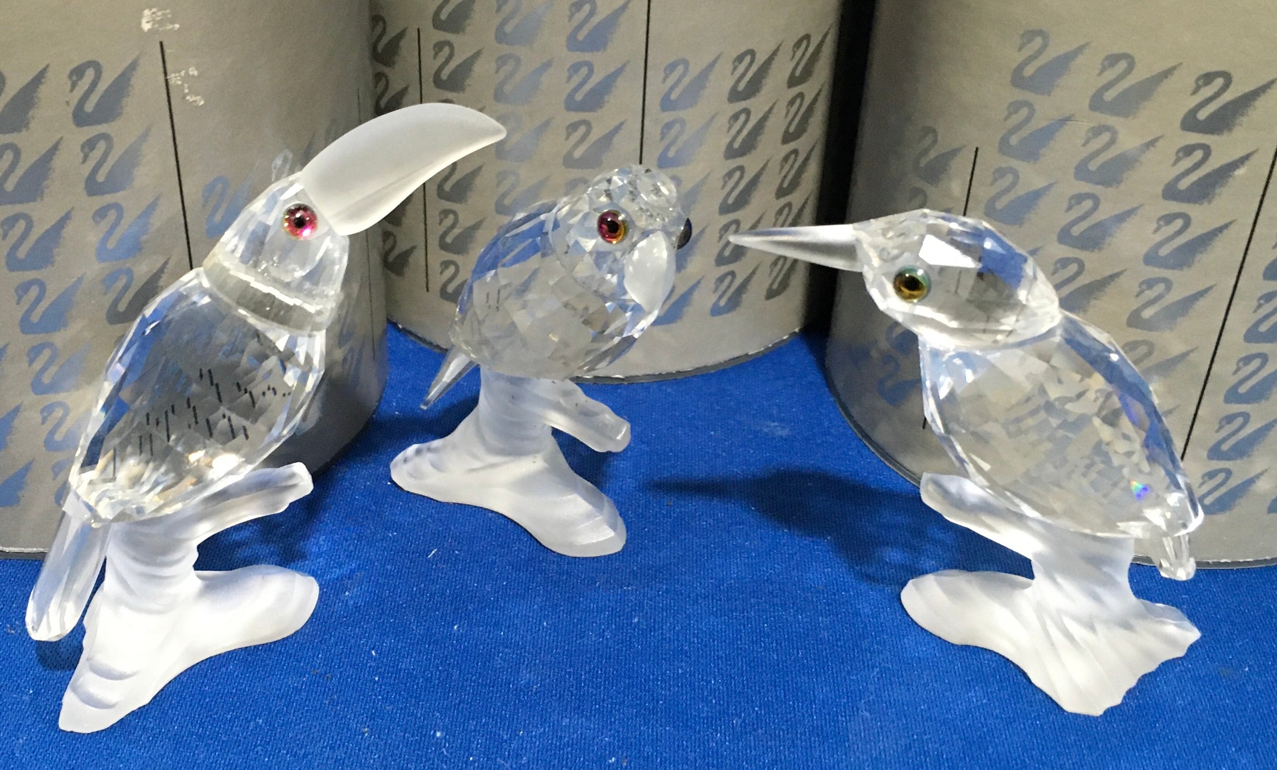 Swarovski silver Chrystal figures Kingfisher 119433, Parrot 119433, Owl 206138, Toucan 119441, - Image 3 of 3