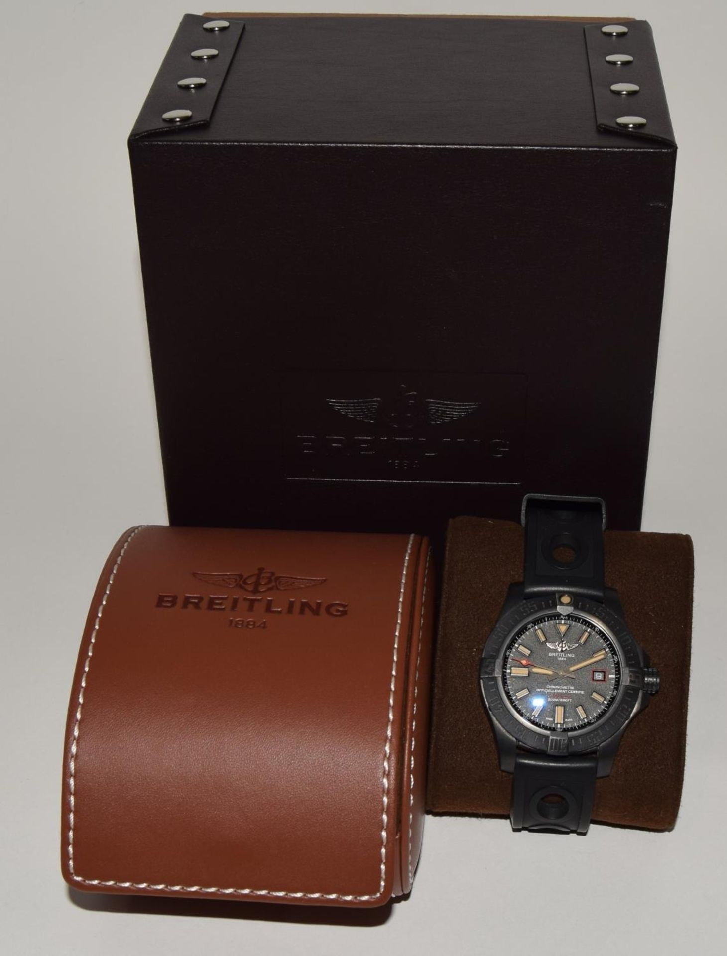 Breitling Avenger Blackbird, Mod V1731110, Box and papers. (ref 64)