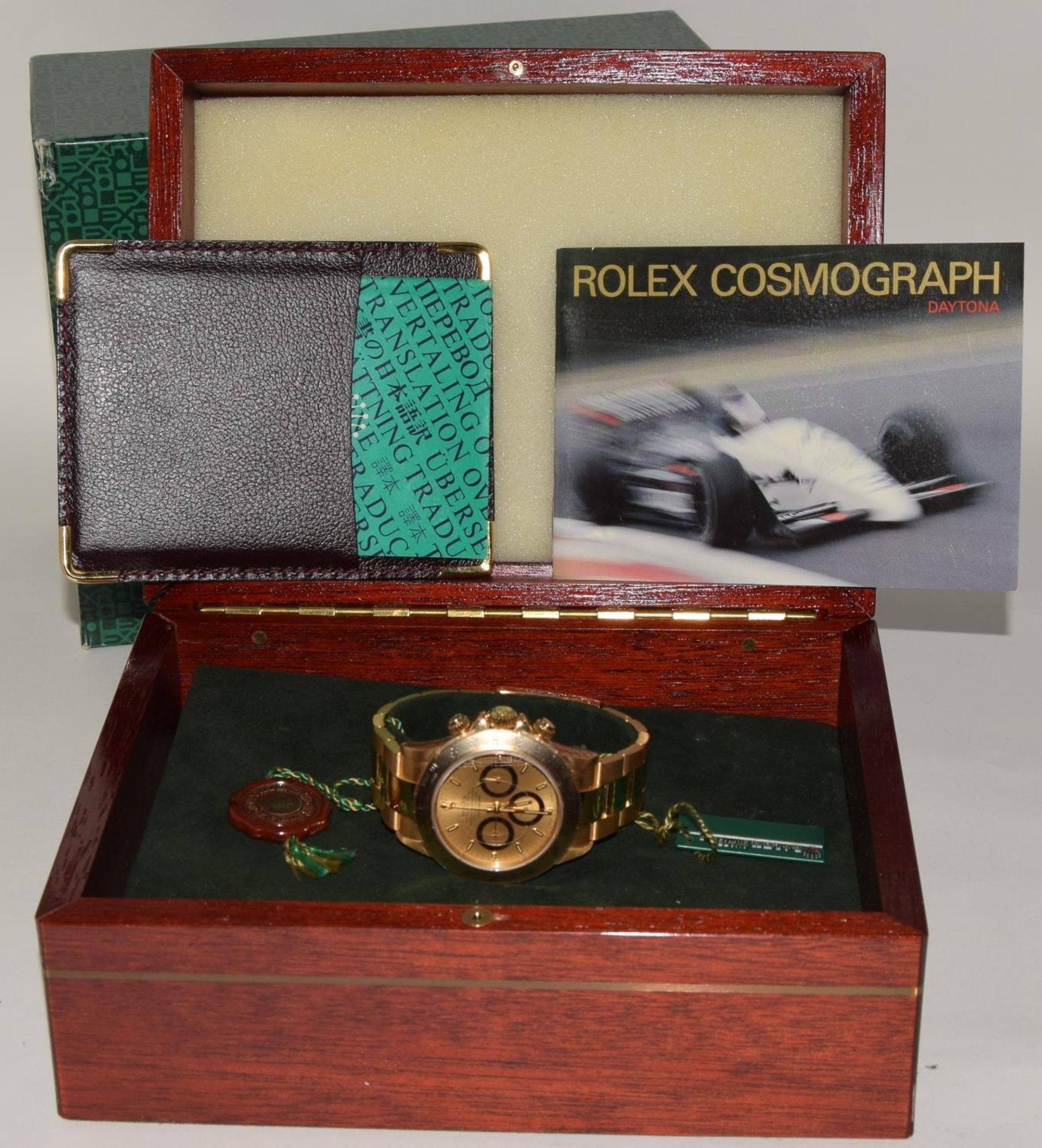 18ct gold Rolex Daytona model 16528, 1991, boxed and papers with service record. (ref 52)