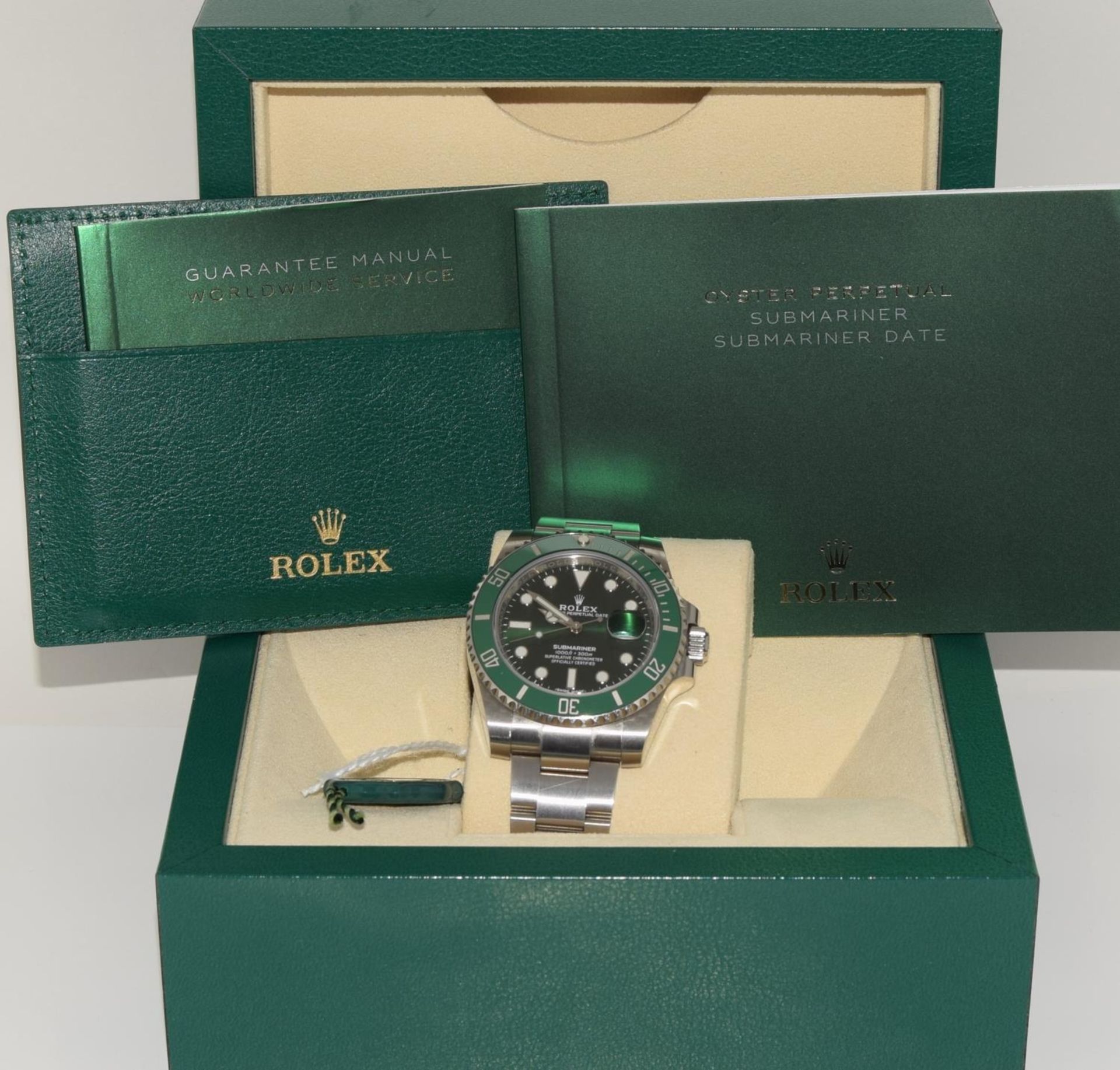 Rolex 2018 Submariner Hulk ref - 116610LV, Box and Papers. (ref 35) - Image 9 of 9