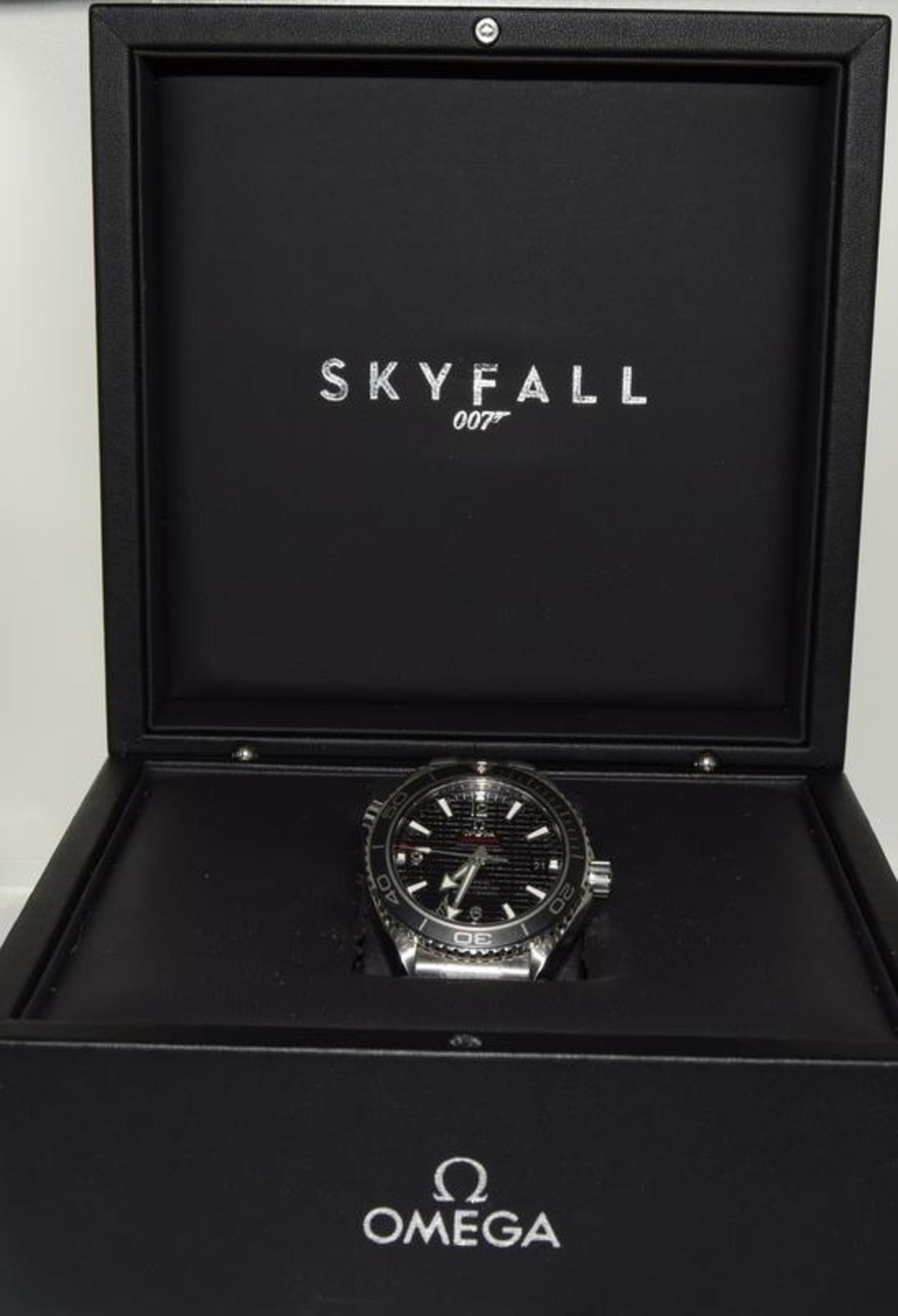 James Bond Skyfall Omega Planet Ocean Limited Edition 0778/5007 wrist watch, 42mm diameter, 2012 - Image 2 of 10