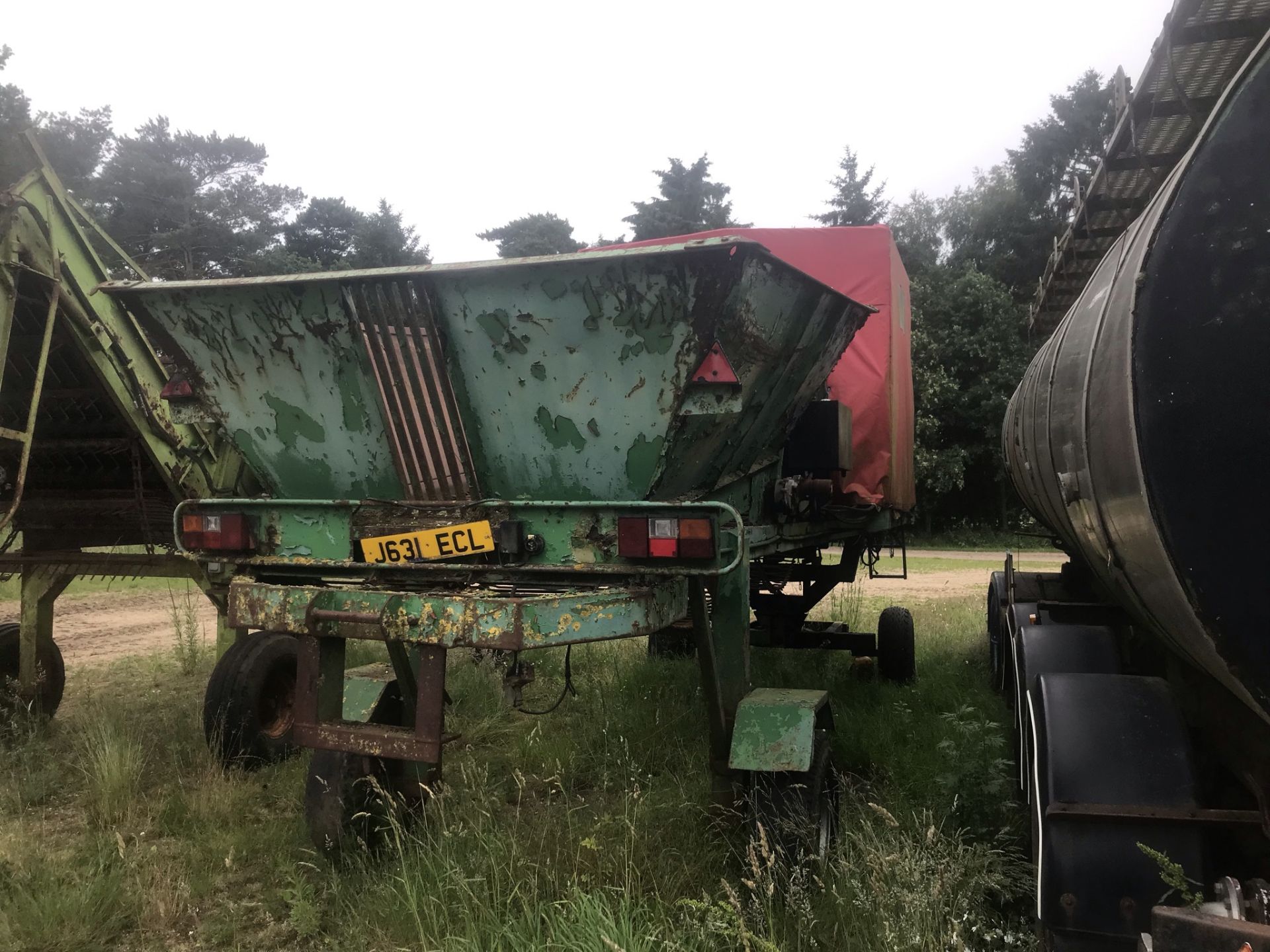 BRETTENBRIDGE 180 SUGAR BEET CLEANER AND PICKING OFF TABLE - Image 2 of 15