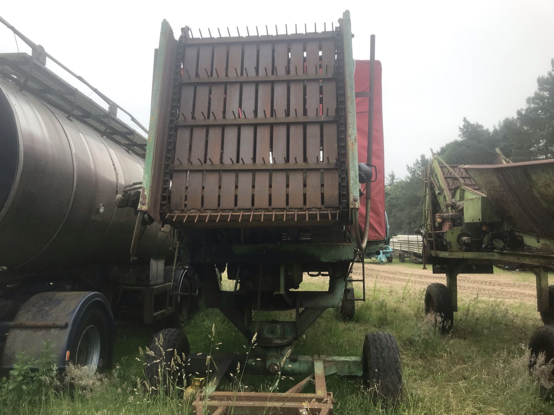 BRETTENBRIDGE 180 SUGAR BEET CLEANER AND PICKING OFF TABLE - Image 12 of 15