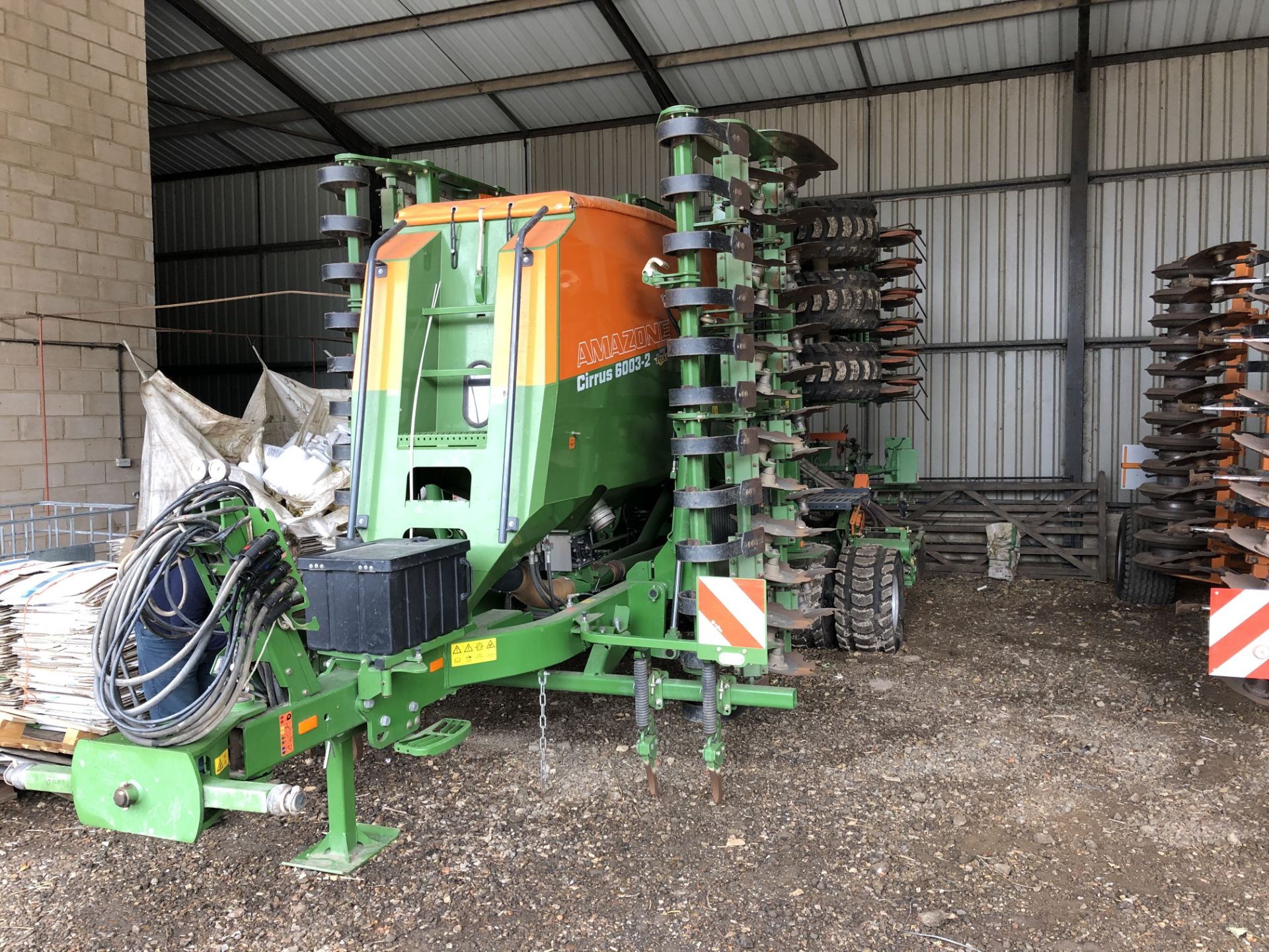 2014 AMAZONE CIRRUS 6003-2 DISC DRILL, PRE EMERGENCE MARKERS, TRAMLINE MARKERS, HYDRAULIC FOLDING,