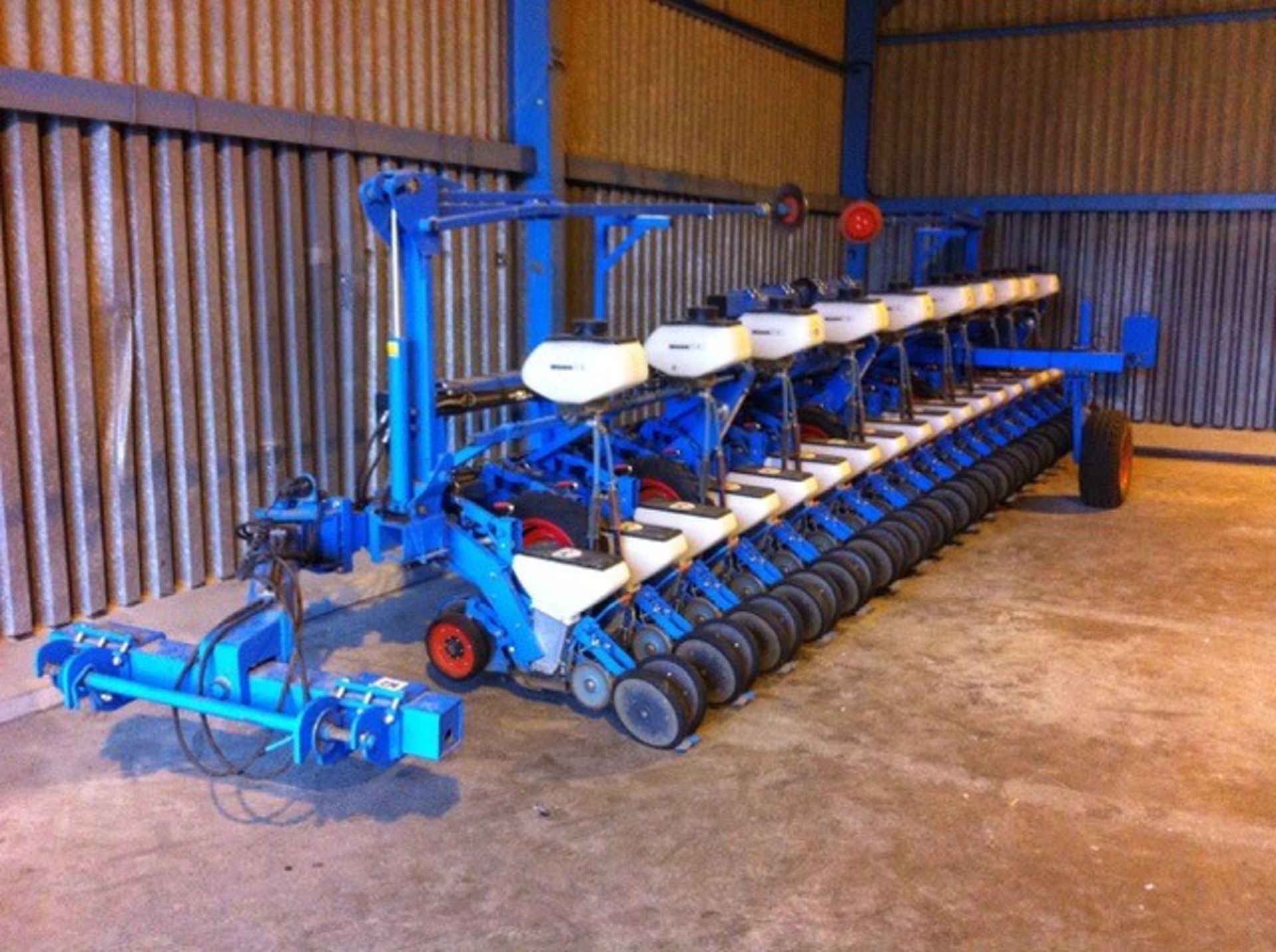 2014 MONOSEM MECA 18 ROW V4 DRILL, LAST USED IN 2018 FOR DRILLING SUGAR BEET, MULCH KIT, CABLES,