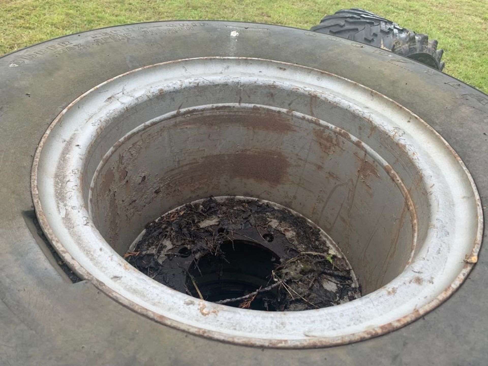 4 FLOTATION TYRES OFF MBTRAC 900 - Image 4 of 4