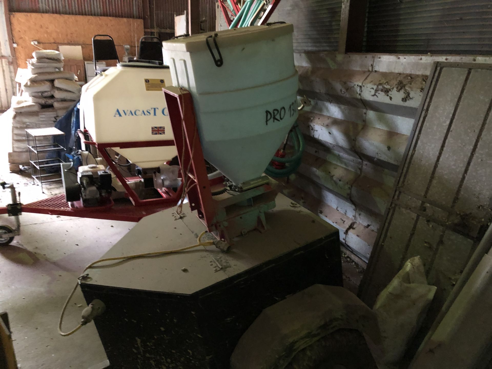 STOCKS SPINNER ON SINGLE AXLE TRAILER PREVIOUSLY USED FOR SLUG PELLETS - Image 2 of 5