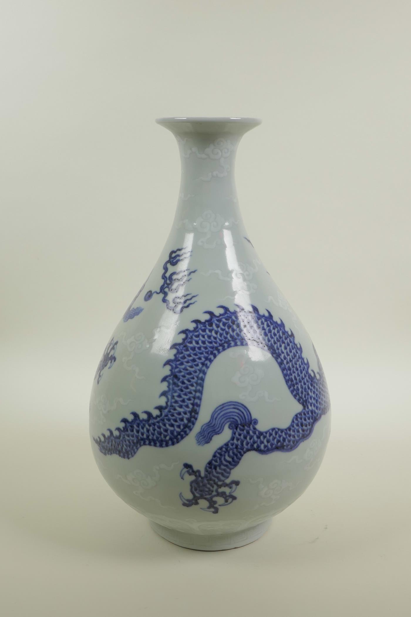 A Chinese blue and white porcelain pear shaped vase decorated in the Ming style depicting dragons - Image 2 of 4