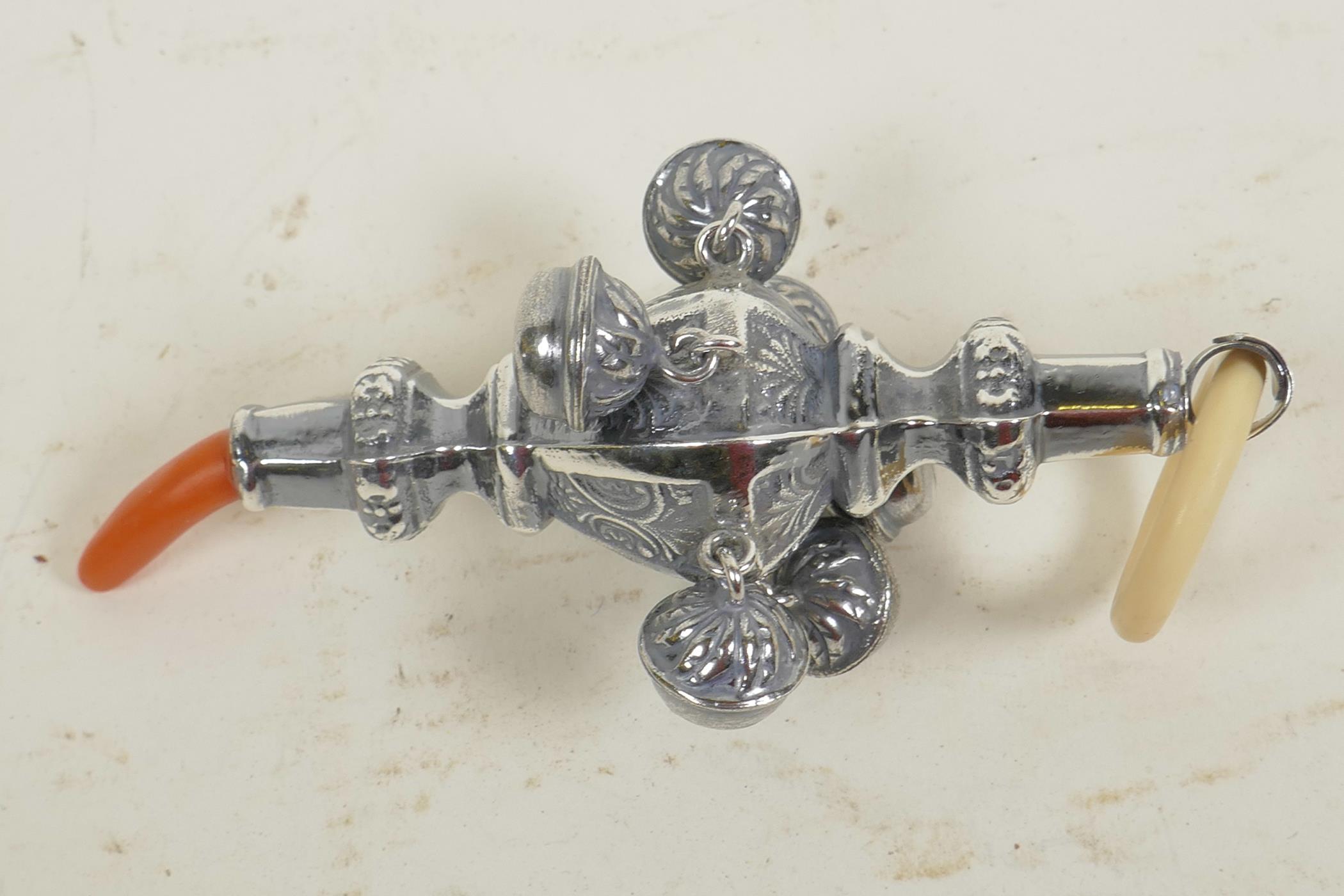 A Victorian style sterling silver bells baby rattle, 4½" long - Image 2 of 2