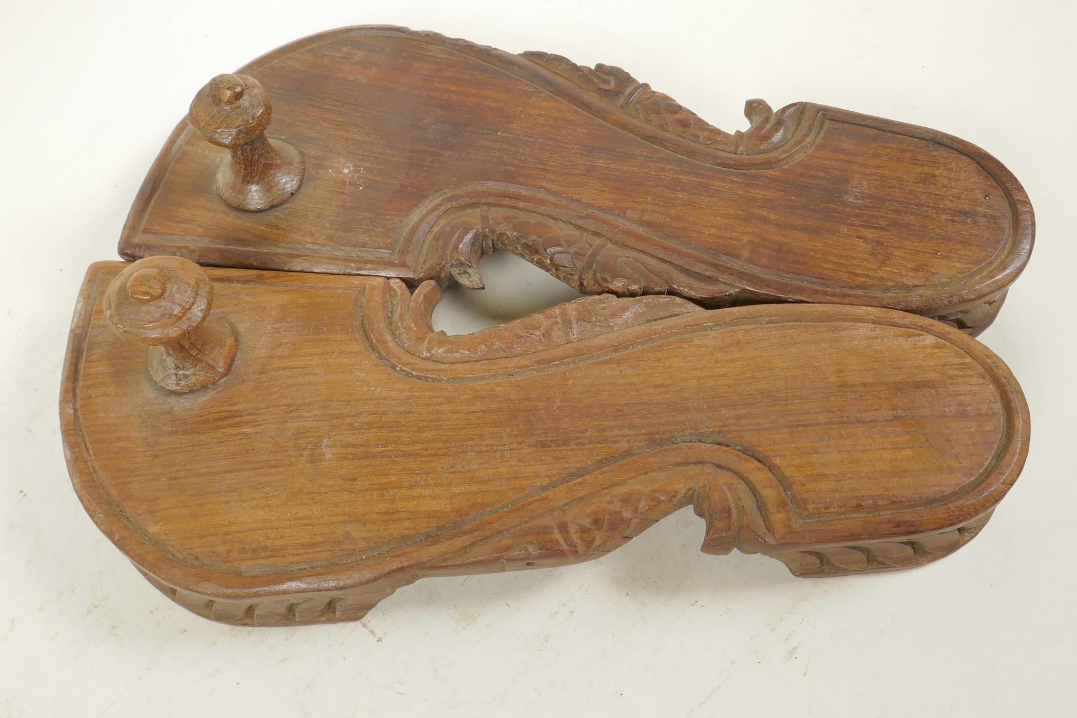 A pair of Burmese carved hardwood flipflops decorated with fish, 10½" long - Image 2 of 3