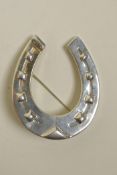 A sterling silver horseshoe brooch, 2" x 1½"