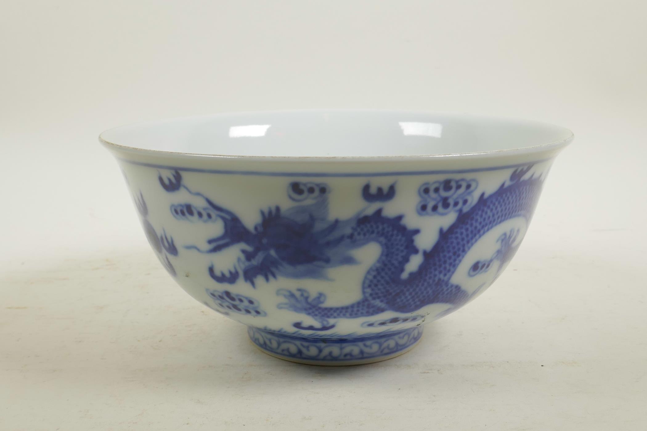 A Chinese blue and white porcelain bowl decorated with two dragons and the flaming pearl, 6 - Image 3 of 7