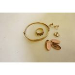 A 9ct gold ring, a 9ct gold bangle, both A/F, and a pair of 9ct rose gold cufflinks, and a pair of