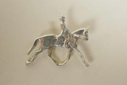 A 925 silver brooch in the form of a horse and rider, 1½" long