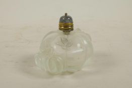 A Chinese crystal snuff bottle in the form of a gourd, 2" high