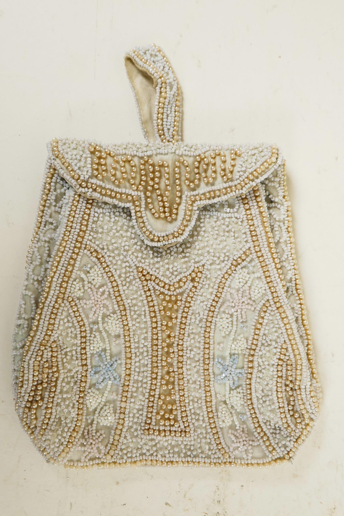 Four Art Deco ladies' beaded evening purses and bags, all hand stitched and embellished with glass - Image 2 of 7