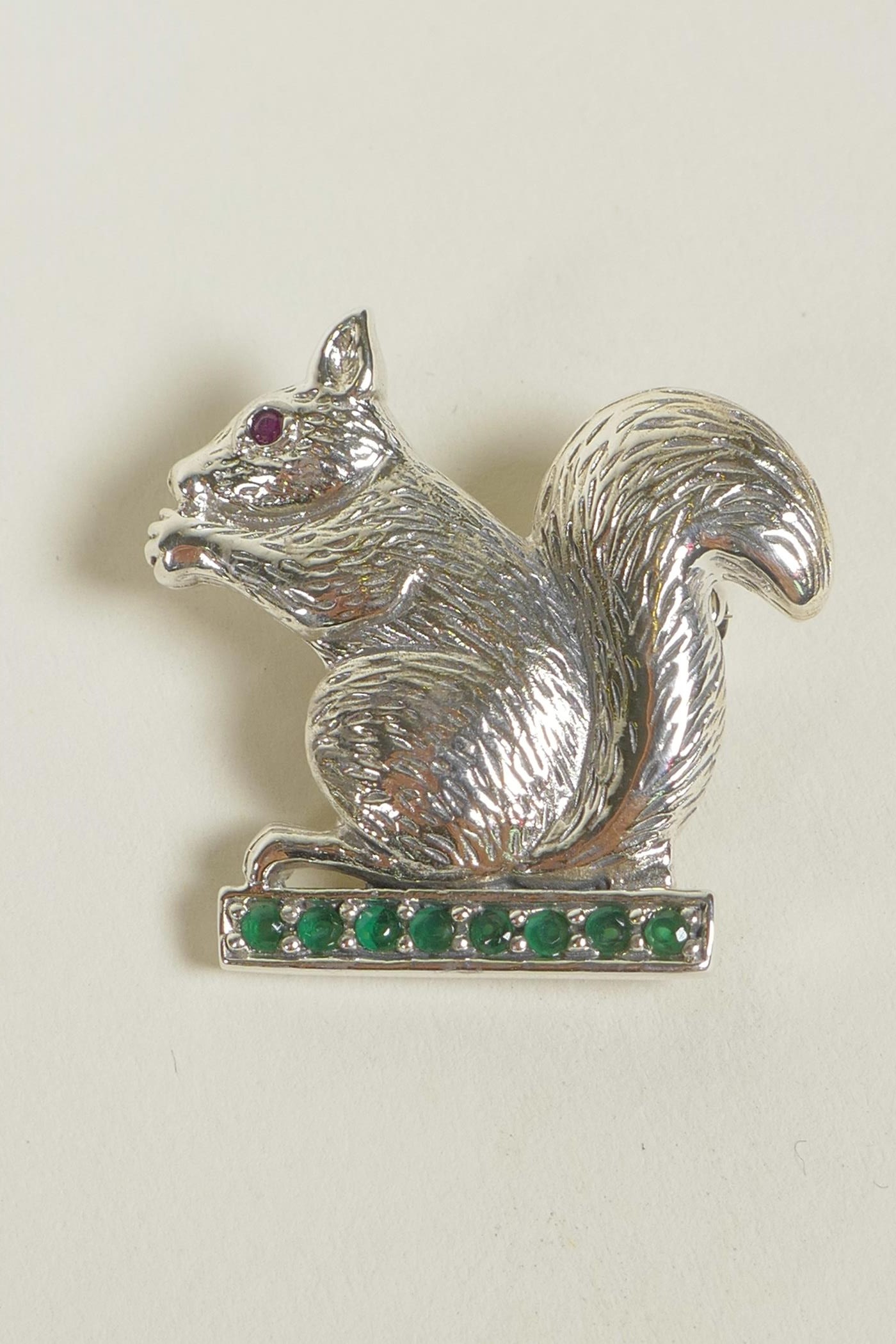 A 925 silver brooch in the form of a squirrel, 1" high