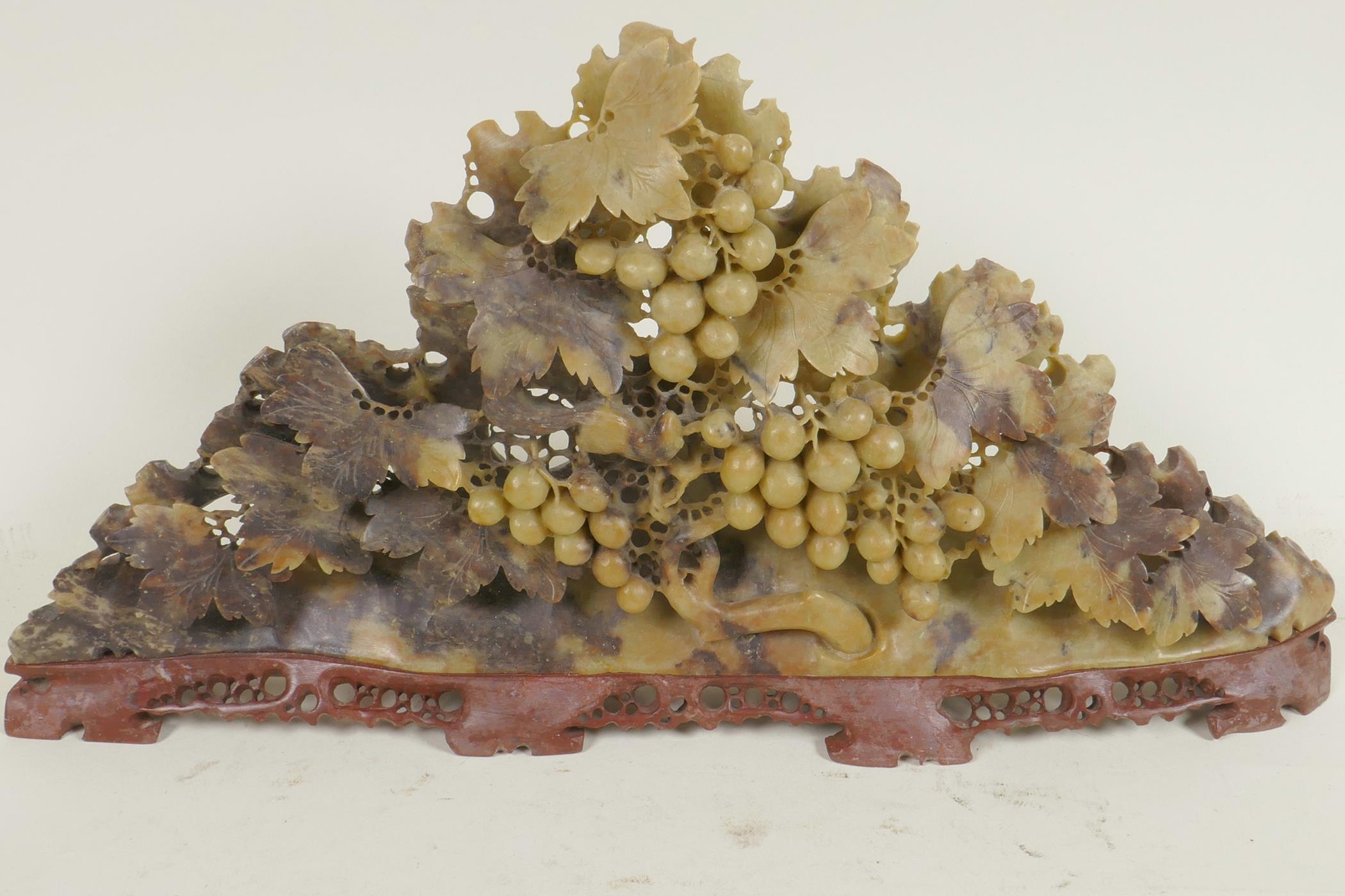 A carved soapstone carving of a grapevine heavy with fruit, 6" high, 12" wide - Image 2 of 2