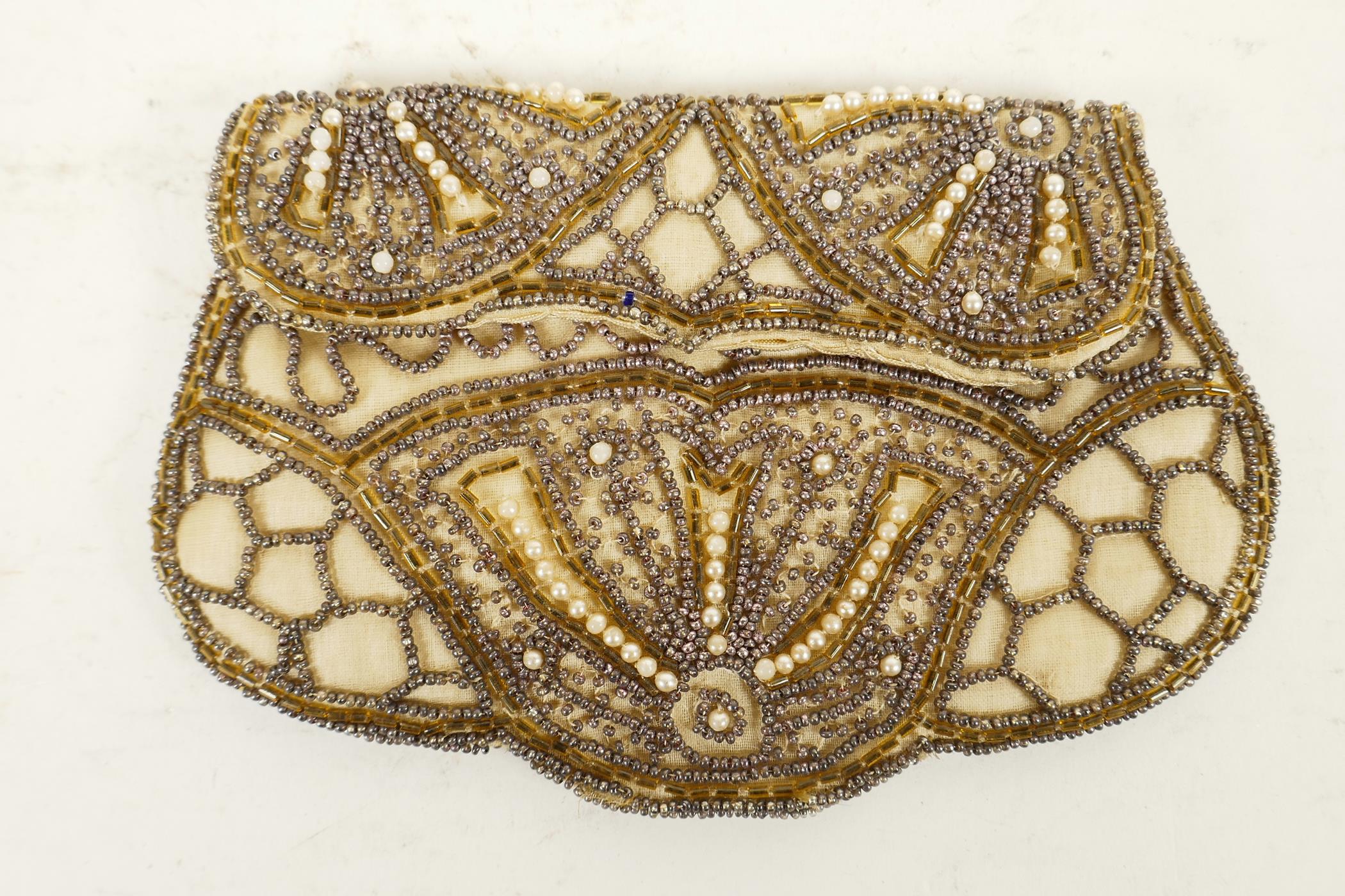 Four Art Deco ladies' beaded evening purses and bags, all hand stitched and embellished with glass - Image 4 of 7