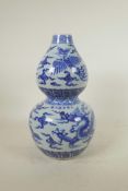 A Chinese blue and white porcelain double gourd vase with phoenix and dragon decoration, 6 character