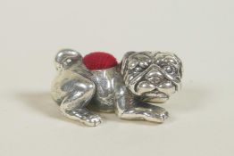 A sterling silver pincushion in the form of a pug/bulldog, 1" long