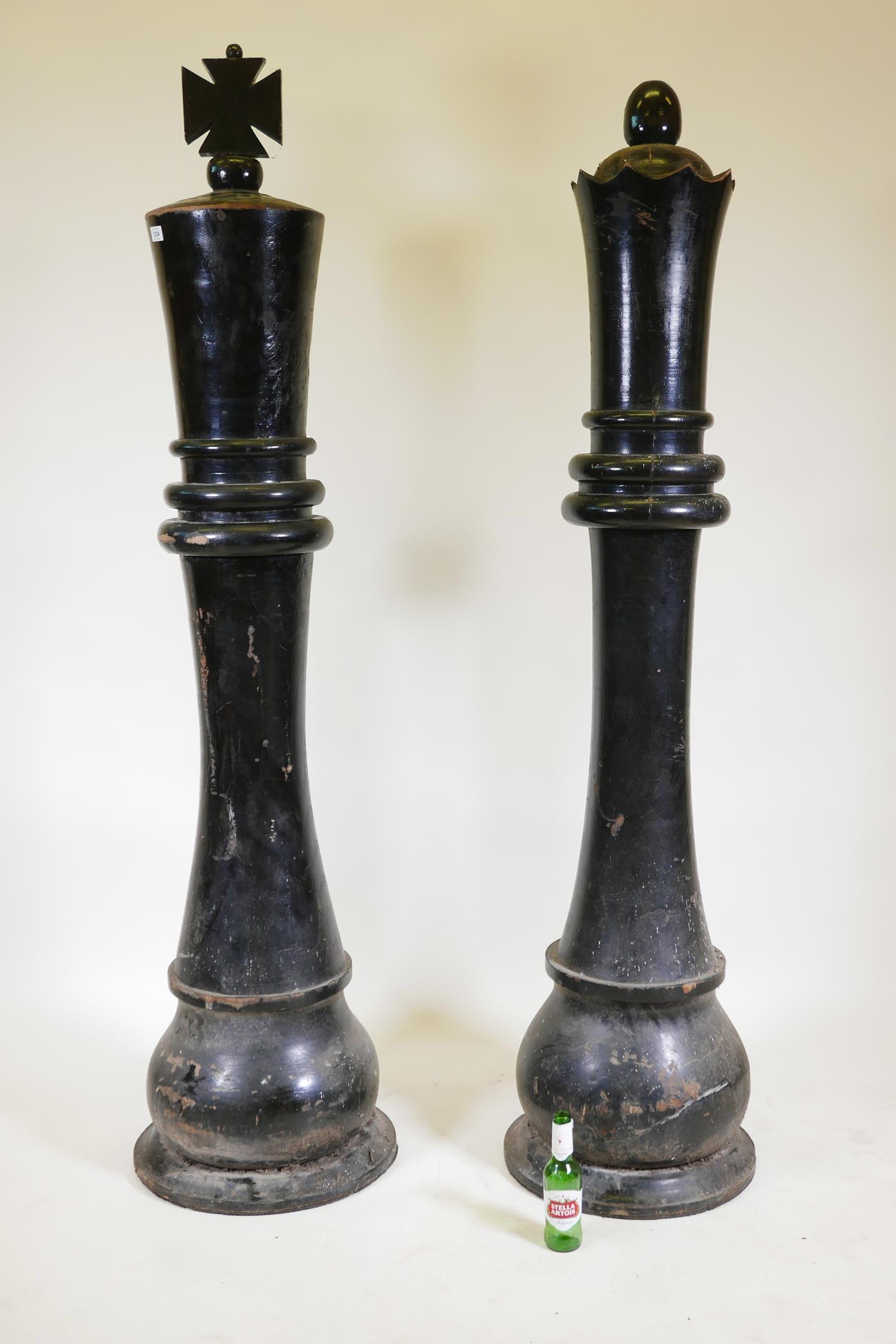 A pair of giant 'King and Queen' chess pieces, 72" high - Image 3 of 3