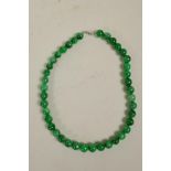 A mottled green hardstone beaded necklace, 17½" long