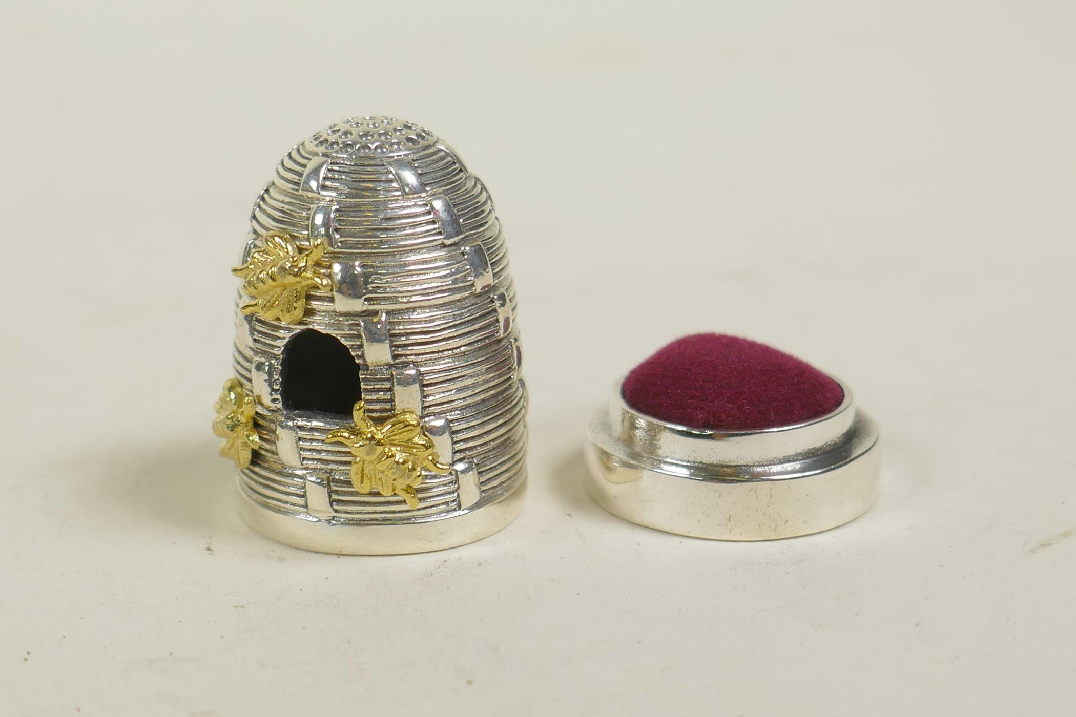 A novelty sterling silver pincushion and thimble in the form of a beehive, 1" - Image 2 of 2