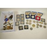 A box of miscellaneous UK coinage including 1980 and 1989 £2, 14X commemorative £5 coins etc